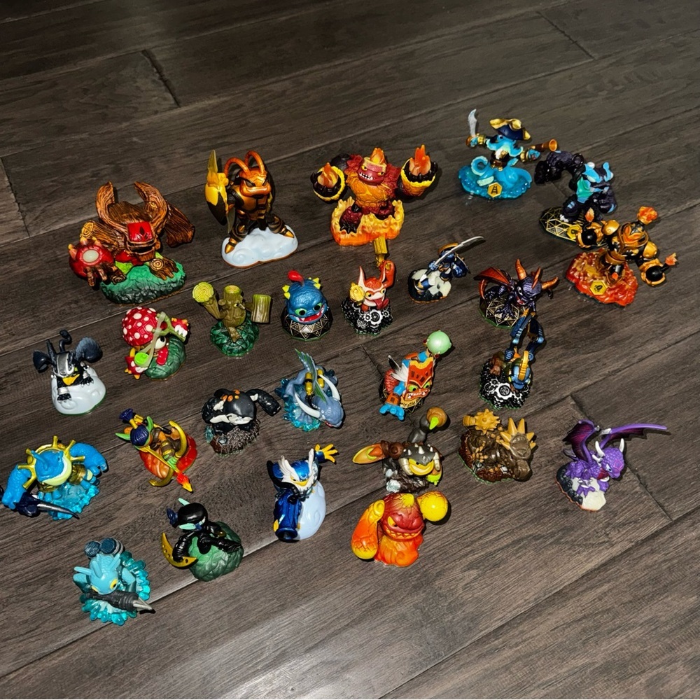 LOT OF SKYLANDERS Colorful Fantasy Creature Toy Set